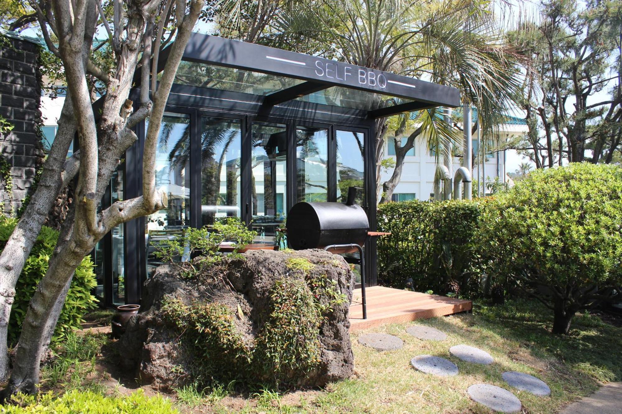 The Suites Hotel Jeju Seogwipo Eksteriør bilde